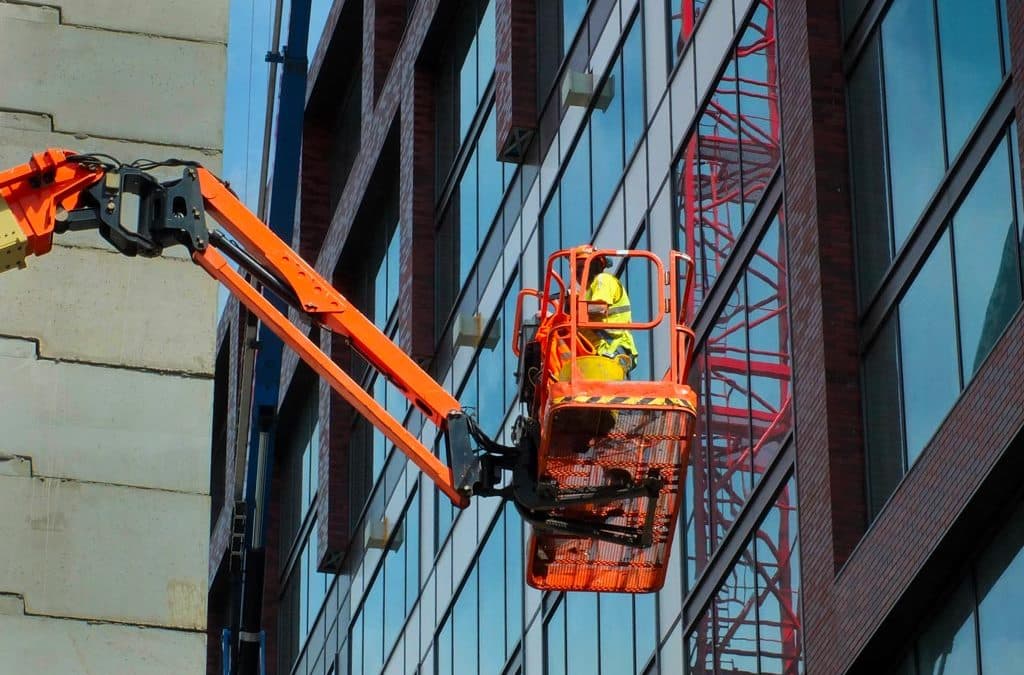 Addetto/a alla conduzione di piattaforme di lavoro mobili elevabili (PLE)